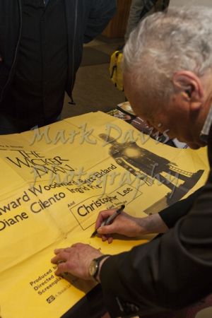 robin signing 2.jpg